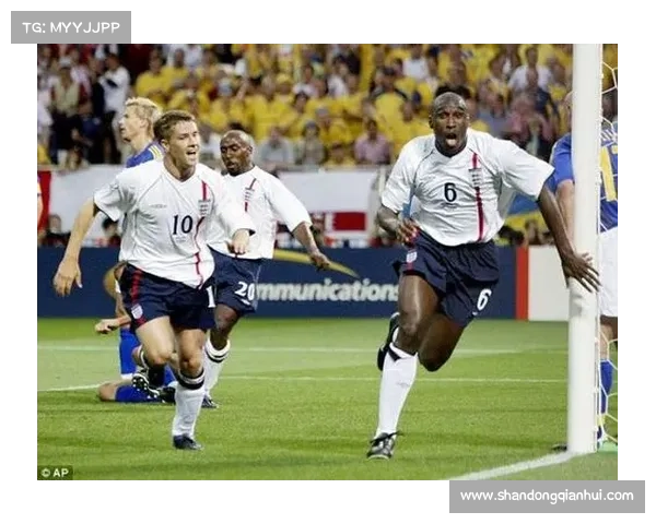 实况坎贝尔的传奇成就与足球生涯的辉煌历程探讨