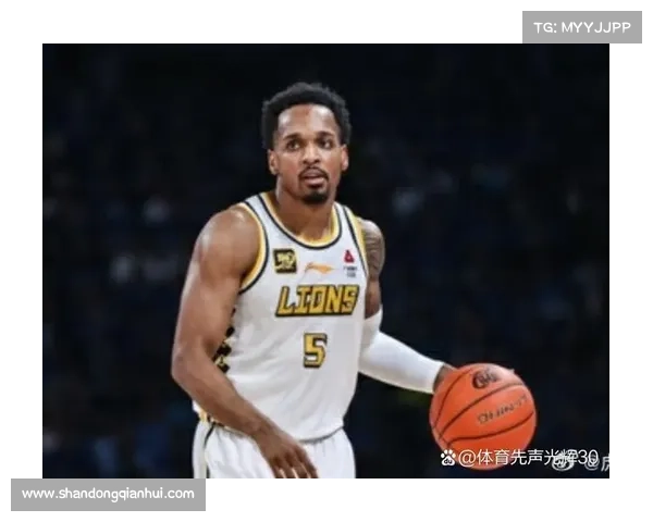 布朗如何在比赛中单场砍下23分并抢下11个篮板的精彩表现